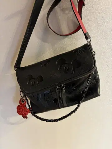 Desigual. 미키 엠보싱 가공 숄더백