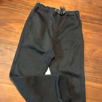 그라미치 블랙 스웨트 팬츠 허리 조절 가능 사이즈는 130입니다.