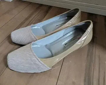 컴포지션9 베이지 펌프스 25.5cm
