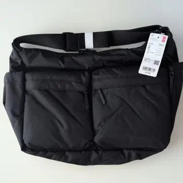 새상품 UNIQLO 멀티 포켓 숄더백 블랙