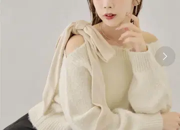 [ Chico ] 벨로아 리본 원숄더 루즈 니트 chico 니트