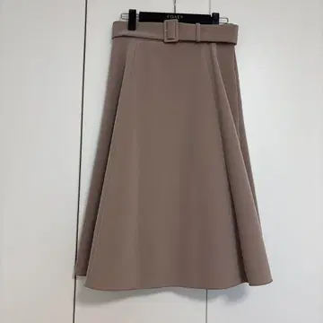 FOXY NEW YORK 베이지 벨트 플레어 스커트