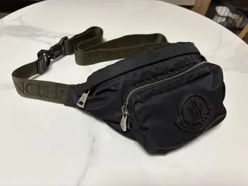 MONCLER 바디백 블랙