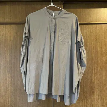 디니테코리에 백 개더 셔츠