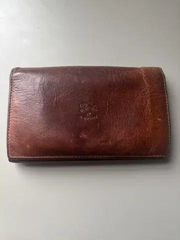 가죽제 브라운 2단 접이식 지갑 일비종떼