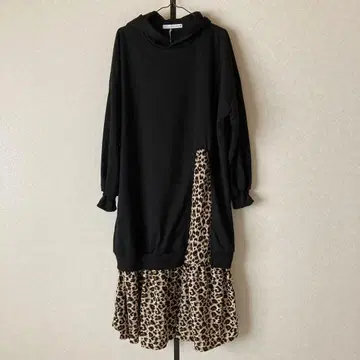 후드 부착 블랙 원피스 레오파드 무늬