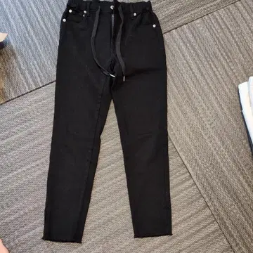 LUCA 블랙 스키니 데님