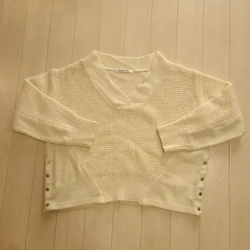 아이보리 V넥 니트 크롭 기장