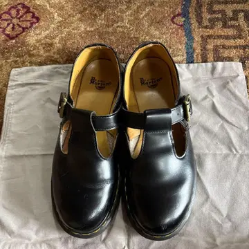 Dr. Martens 블랙 T바 슈즈 UK 6