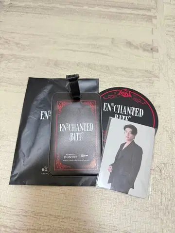 ENCHANTED BITE BONNY 엽서 포함