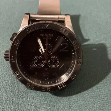 NIXON 51-30 크로노그래프 실버/건메탈