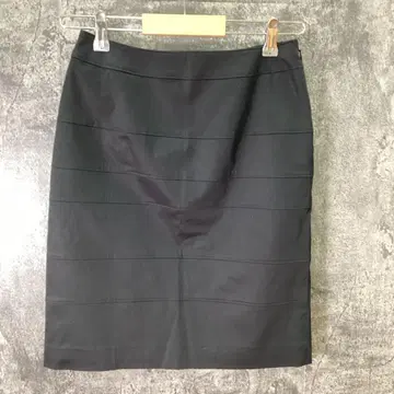미쉘클랑 무릎 기장 타이트 스커트 블랙 슬릿 성숙/러블리 (36)