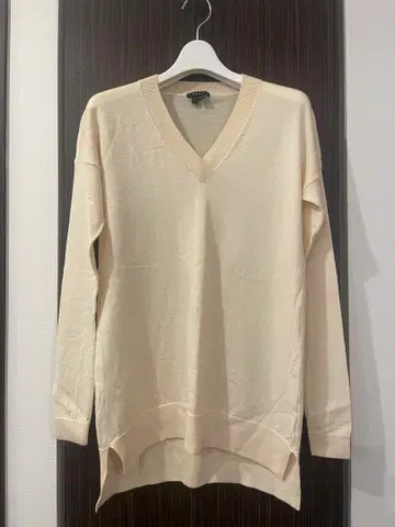 새상품 theory 아이보리 V넥 니트