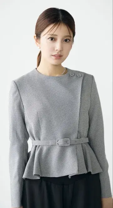 Audire 페플럼 자켓 이번 시즌