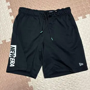 NEW ERA 블랙 숏팬츠 M