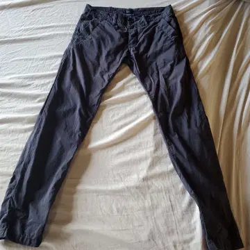 네이비 슬림핏 치노 팬츠