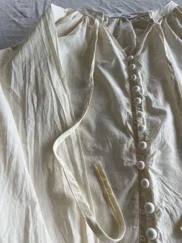 새상품 코튼100% 아이보리 벌룬 슬리브 셔츠 북유럽 생활 잡화점