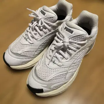 PUMA VELOPHASIS XX 화이트 스니커즈