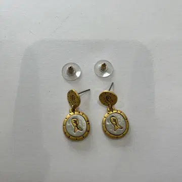 골드 펄풍 귀걸이 물고기 패턴