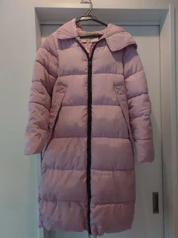 연한 핑크 후드 부착 롱 다운 자켓 (패딩)