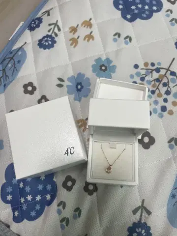 4C 목걸이