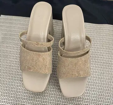 베이지 코르크 청키힐 샌들