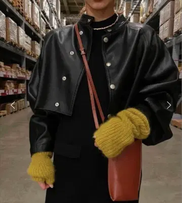 ROUND SHORT SYNTHETIC LEATHER JACKET