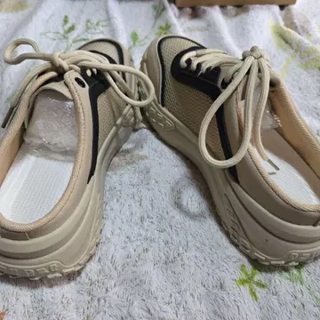 경량 베이지 메쉬 스포츠 샌들