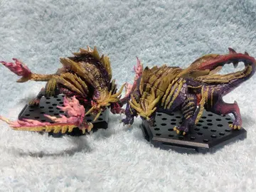 몬스터 헌터 피규어 2개 세트 ( 마가이마가도 )