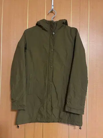THE NORTH FACE 후드 부착 모즈 코트 올리브 그린