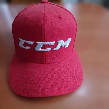 CCM 빨간색 스냅백 캡