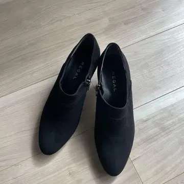 REGAL 블랙 스웨이드 부티 22.5cm