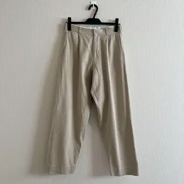 YAECA 치노 턱 테이퍼드