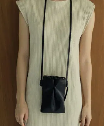 [ 완판템 ] 안누크 anuke Leather Pochette