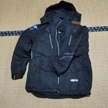 BURTON 블랙 다운 자켓 M 사이즈