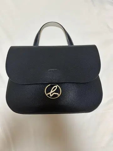 agnes.b 아네스베 천연 가죽 브랜드 금장 장식 로고 숄더백