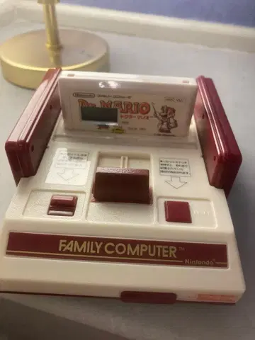 레어 패미컴 시계 닥터 마리오 미니어처