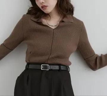 DFFUR. 카라 부착 라인 리브 니트 풀오버 브라운