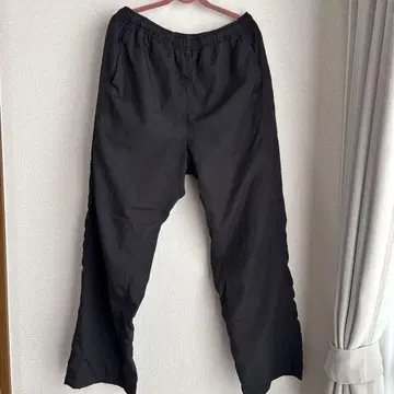 블랙 스포츠 팬츠 지퍼 포함