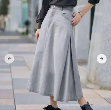 COHINA 사이드턱 플레어 데님 스커트