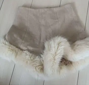 릴리 브라운 퍼 숏팬츠