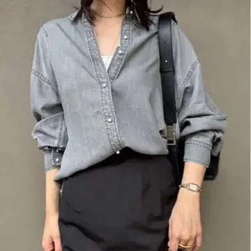 새상품급 블라우스 셔츠 [어른 데님] 펄 버튼 오버 데님 셔츠 여성용