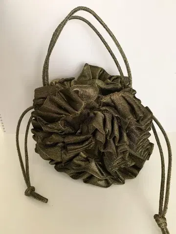 AMERI MEDI GLITTER SHELL MOTIF BAG 골드