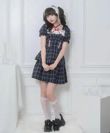 Honey Cinnamon 데콜테 리본 배색 체크 원피스