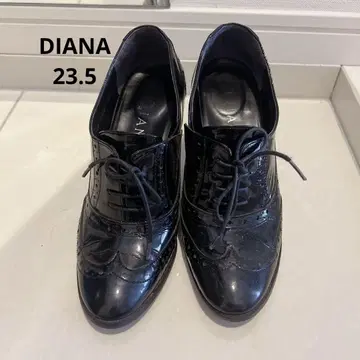 DIANA 레이스업 블랙 에나멜 신발