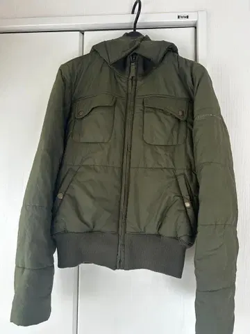 TOMMY HILFIGER 후드 부착 다운 자켓