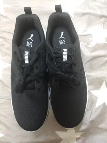 PUMA 블랙 스니커즈