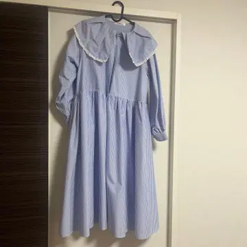 안민우 베리 콜라보 빅 칼라 스트라이프 원피스