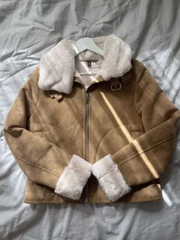 무스탕풍 퍼(fur) 부착 자켓