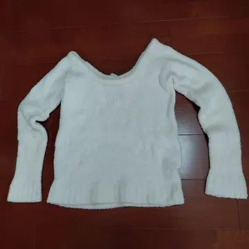 LIZULISA 화이트 오프숄더 니트